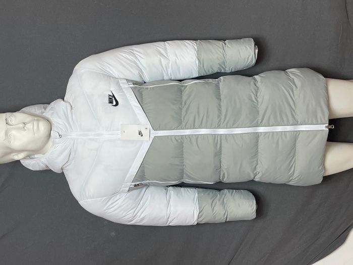 doudoune longue broderie nike blanche et grise 2025 nouveauté