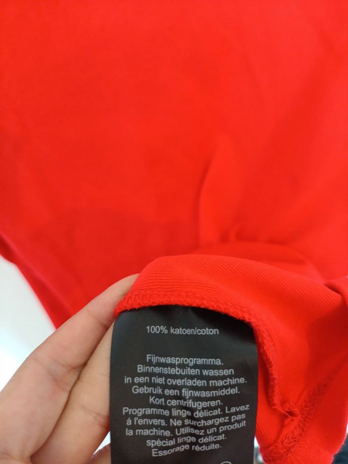 T-shirt rouge à œillets métalliques vintage - photo numéro 4
