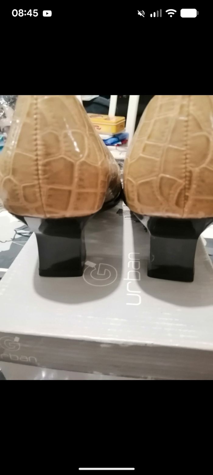 Jolie paire d'escarpins vintage Prentiss beige effet croco. Taille 40 - photo numéro 3