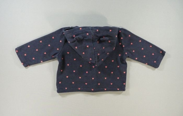 Veste sweat capuche molleton bleu marine rouge cœurs KIABI 6 mois 63 – 69 cm fille - photo numéro 3
