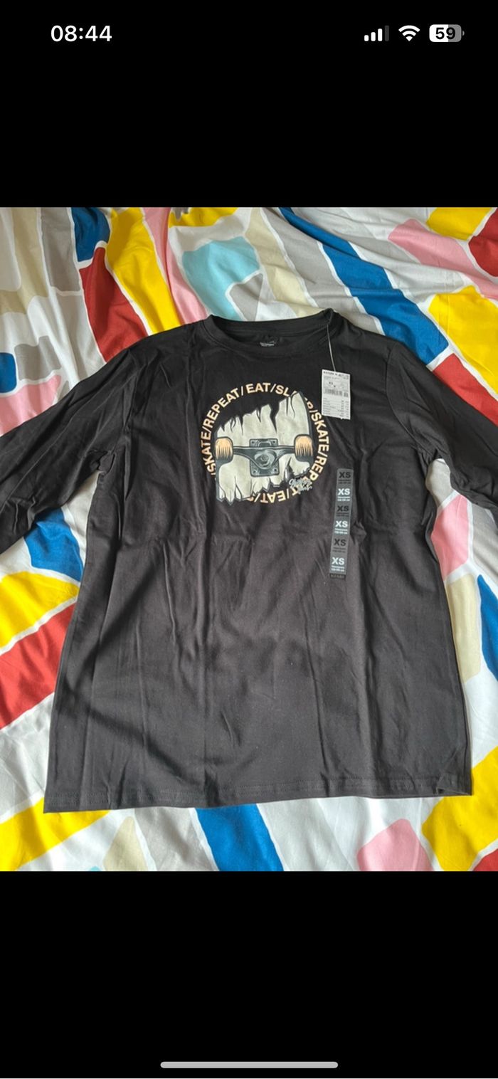 T-shirt manche longue neuf XS enfant