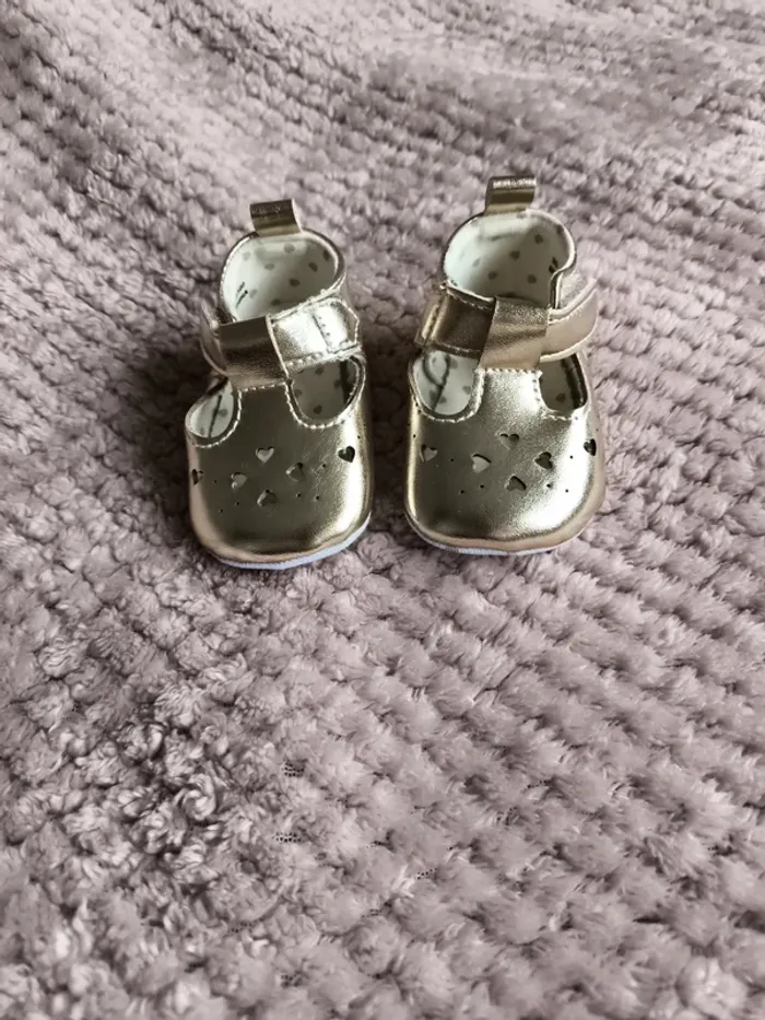 Paire de chaussures de taille 0-3 mois