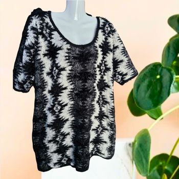 Très beau pull jaquart à poils décolleté profond