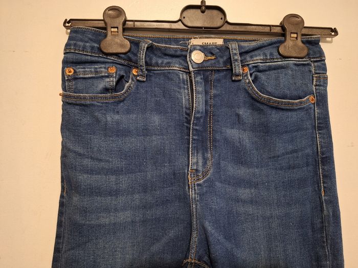 Jean bleu élasthanne à genoux troués - photo numéro 2