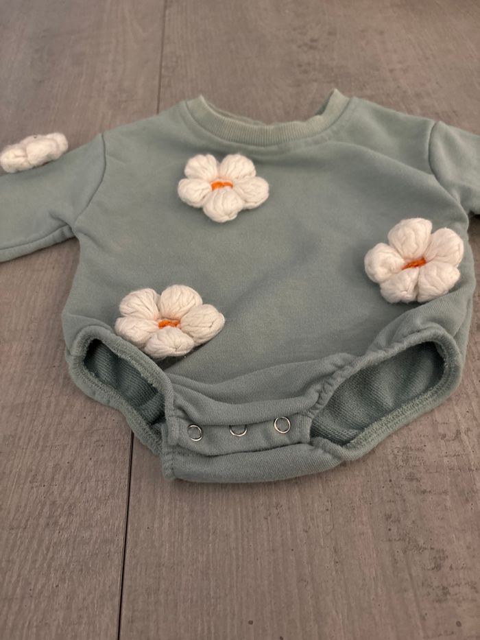 Pull à fleurs - photo numéro 3