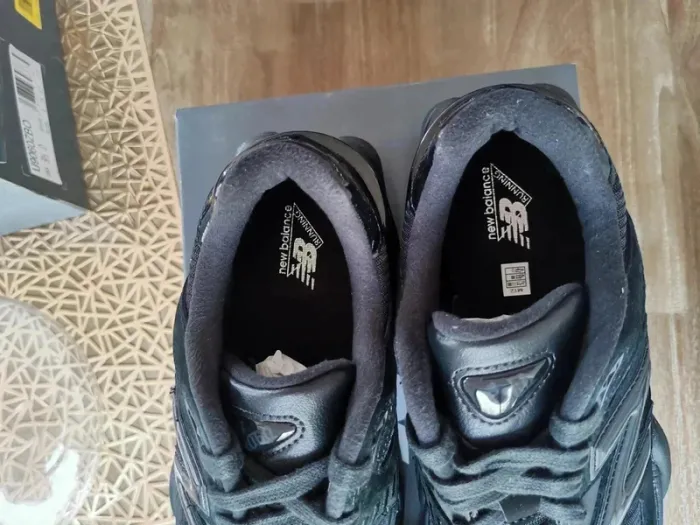 New Balance 9060 Cuir verni triple noir - photo numéro 10