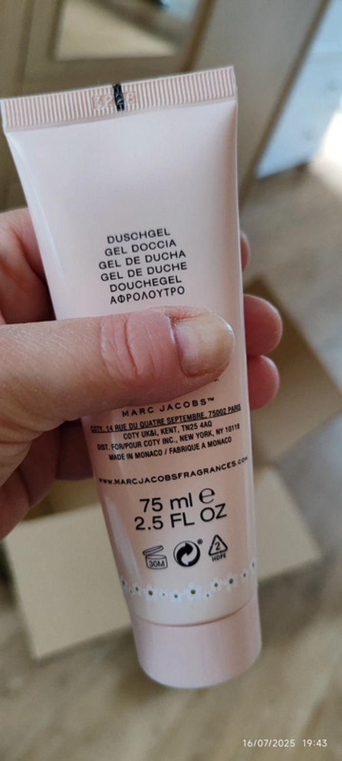 Marc Jacobs Eau So Fresh Bubbly Shower Gel/ gel douche moussant 75 ml - photo numéro 4
