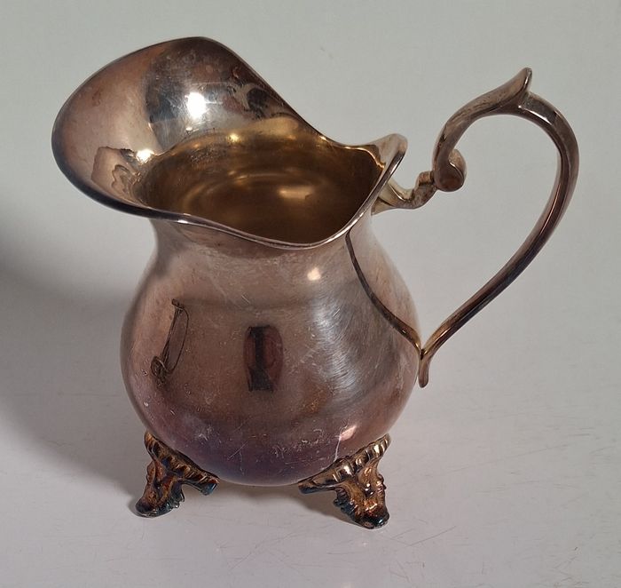 Pichet ancien en métal argenté