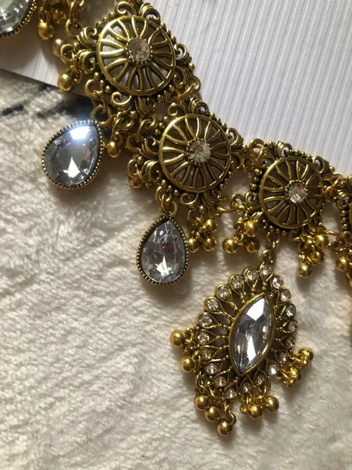 Ensemble parure de bijoux collier et boucles d’oreilles - photo numéro 3