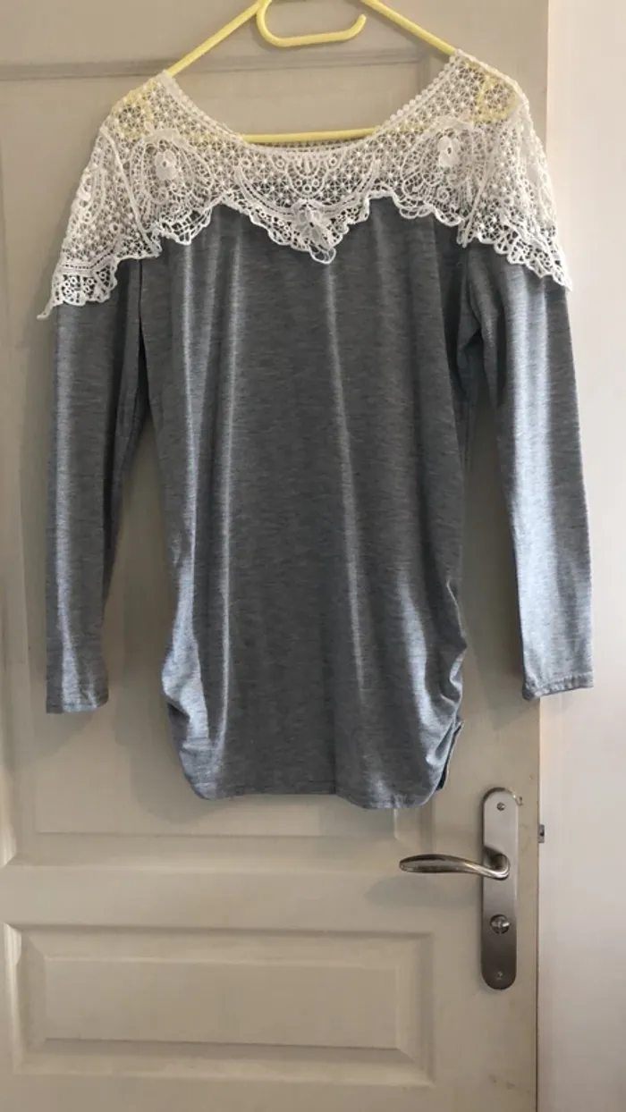 T-shirt épaules dentelle