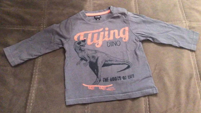 TEE shirt