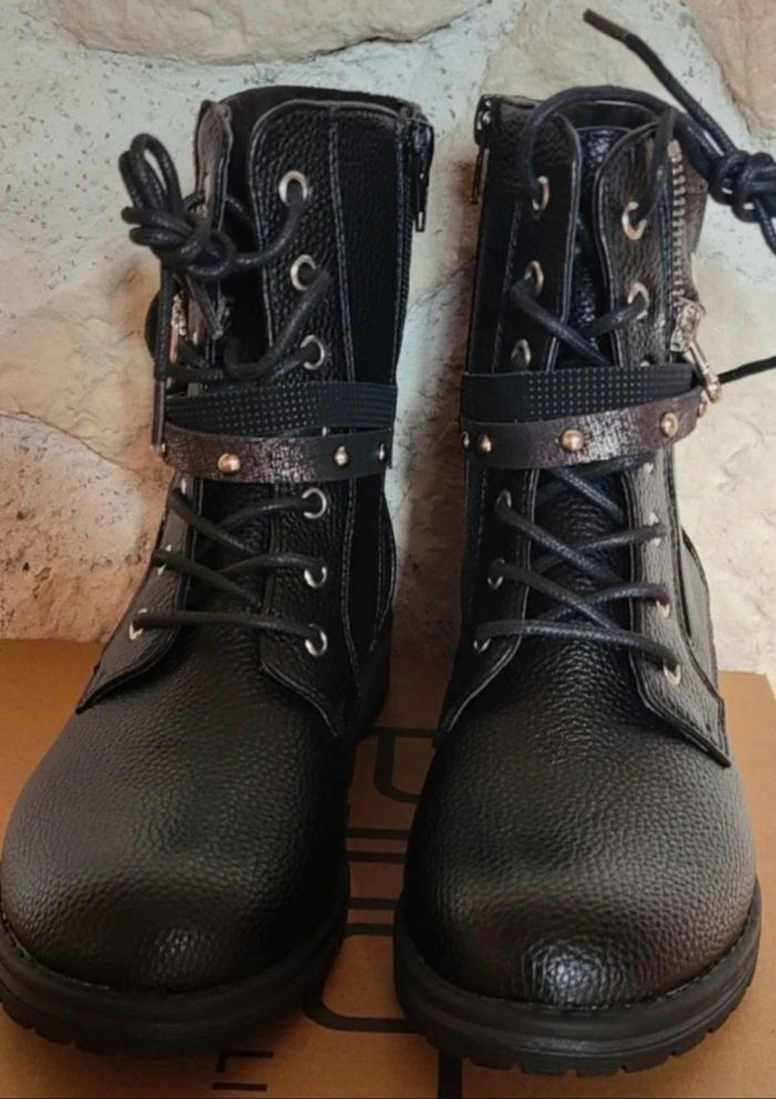 Superbe bottine neuve jamais portée femme taille 36 - photo numéro 2