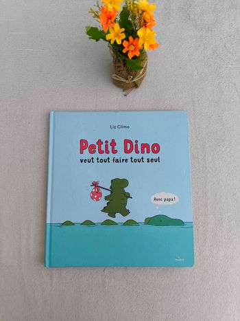 Livre Petit dino veut tout faire tout seul Milan