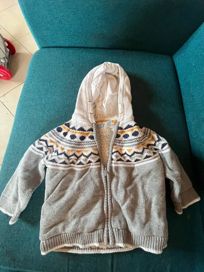 Gilet avec moumoute taille 74 cm