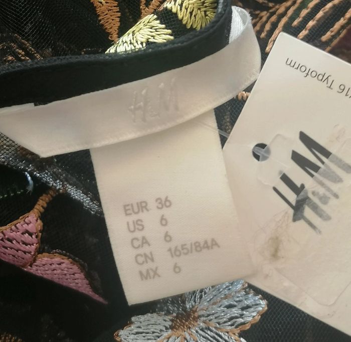 Top noir broderie fleurs transparent Taille S H&M - photo numéro 11
