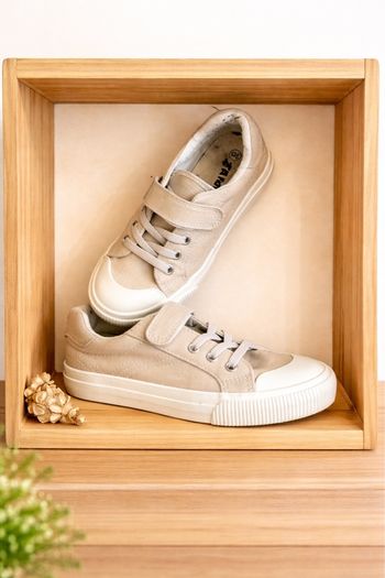 Baskets en toile beige taille 30 tams tbe 