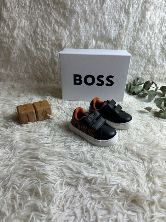 Paire de basket BOSS noir et orange taille 19