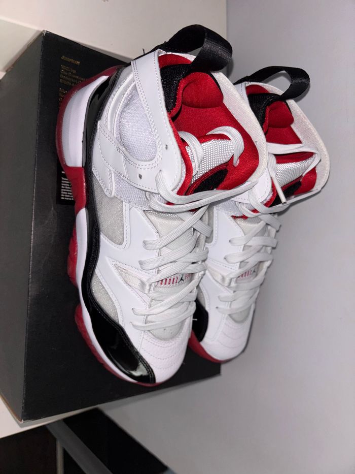 Baskets Jordan P.38,5 Neuves - photo numéro 5
