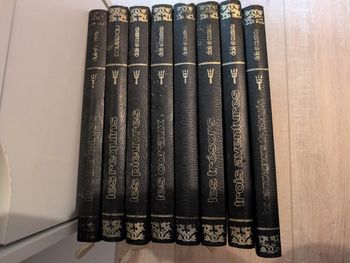 Lot  8 livres  Cousteau tissu et cuir