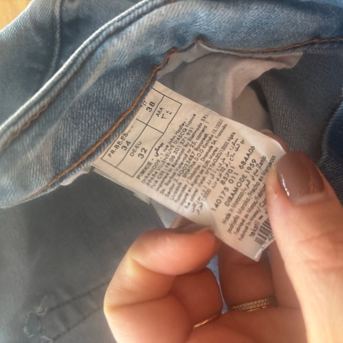 Jeans troué - photo numéro 3