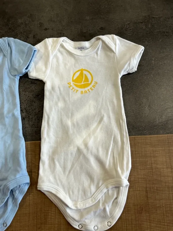 Lot de 3 bodys manche courtes bébé garçon, petit bateau 3 mois - photo numéro 2