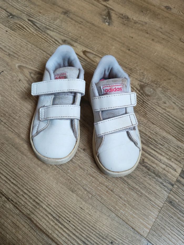 Basket Adidas blanc et rose T24