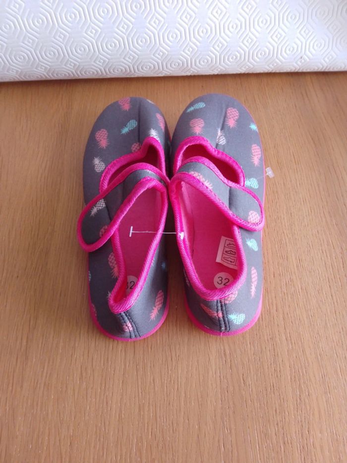 Chaussures chaussons pantoufles neuves Fille 32 - photo numéro 2