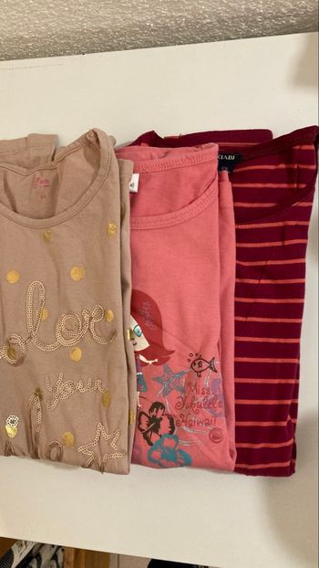 Lot de 3 T-shirts fille 12 ans (taille plutôt 10 ans)