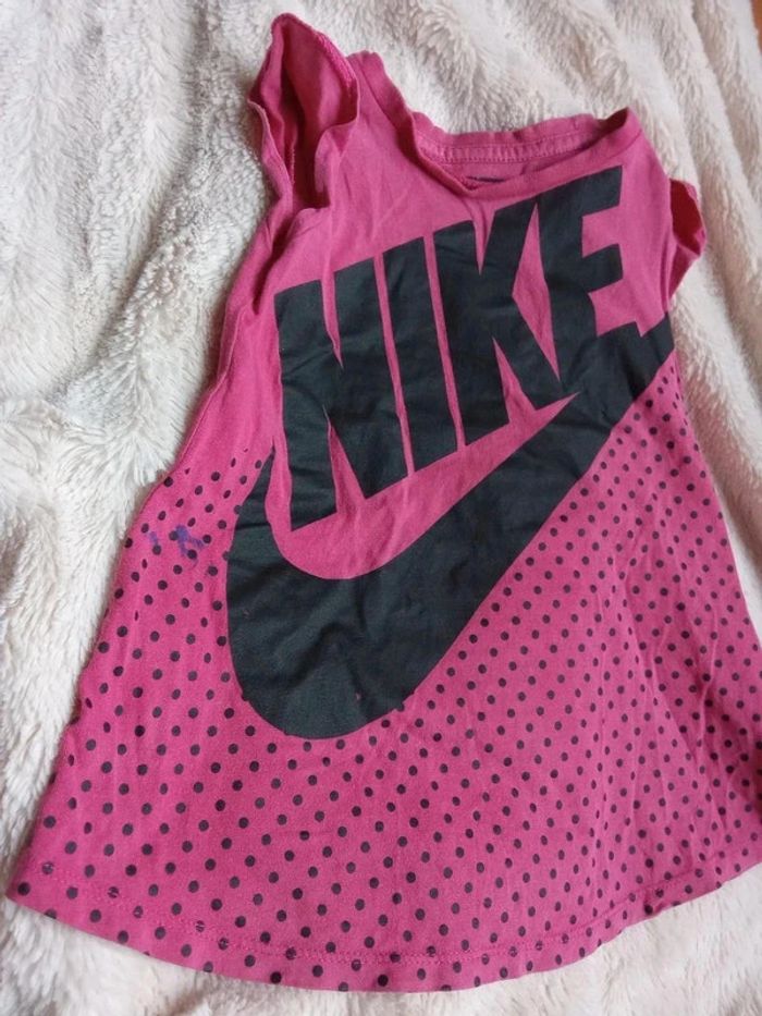 Tshirt Nike 2 ans rose 🔄 - photo numéro 2