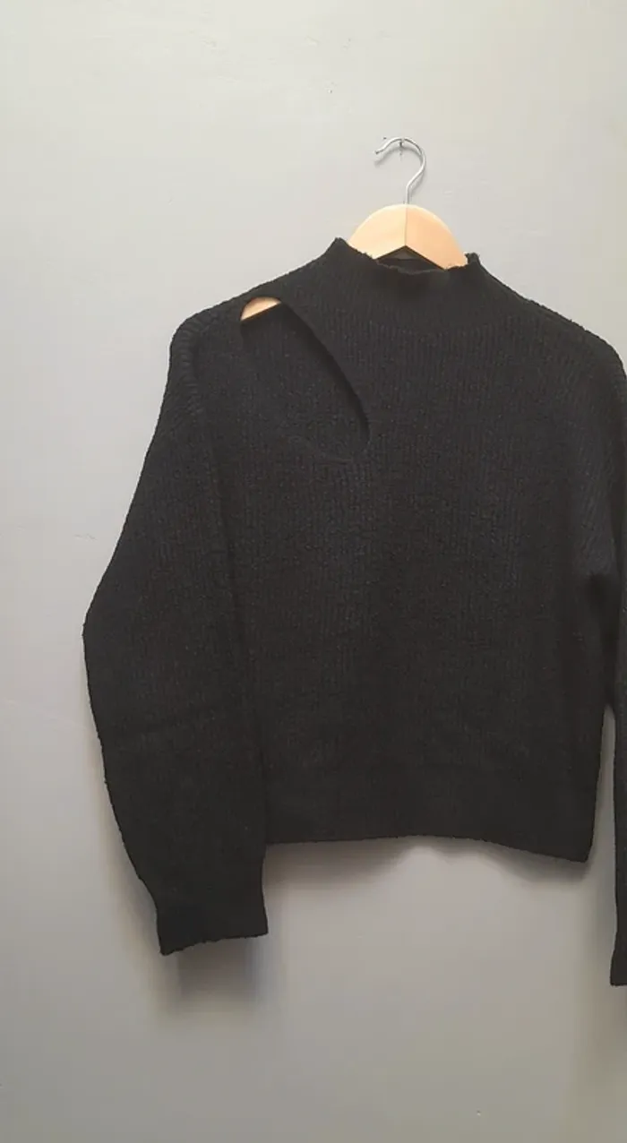 Pull avec petit col et ouverture - photo numéro 3