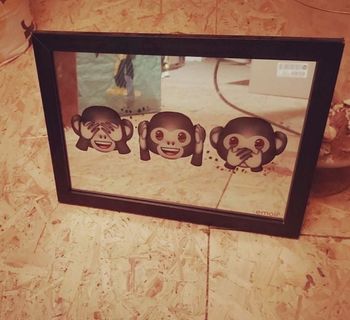 Cadre trois singes
