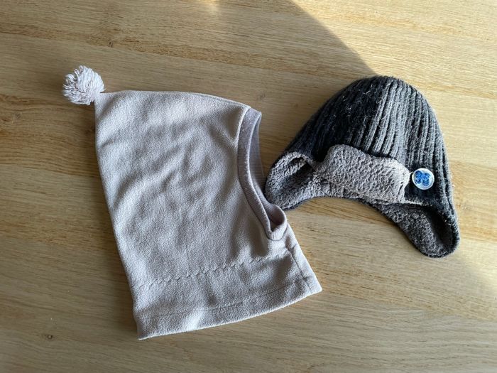 Lot 2 bonnets taille environ 2/4 ans et taille 50/52 - photo numéro 2