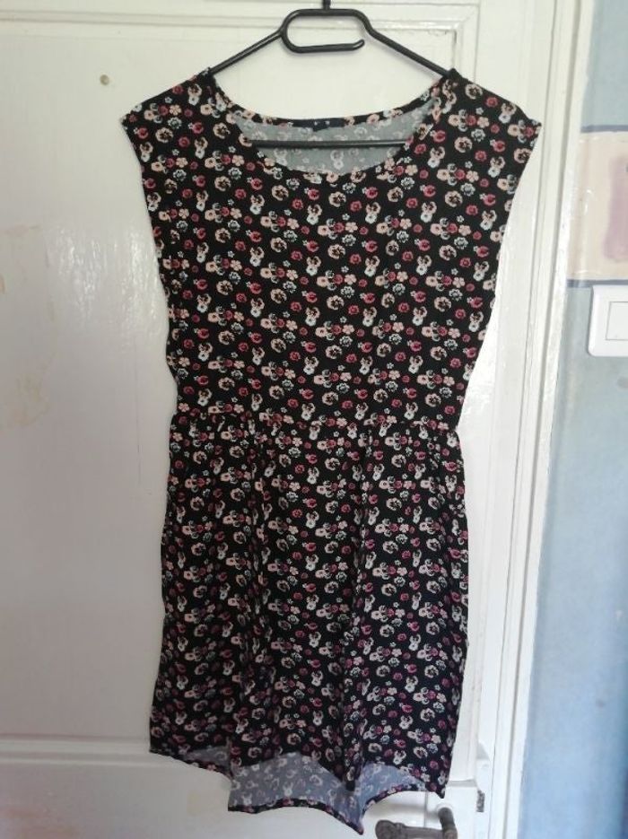 Robe noire à imprimé fleuri, marque Kiabi, taille 12 ans