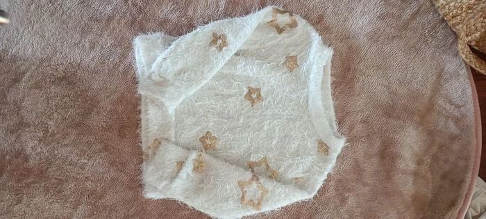 Joli petit pull fille étoile dorée