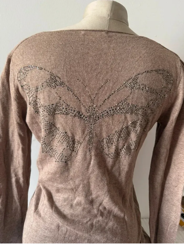 Pull fin doux beige avec motif papillon strass au dos - Taille S/M - photo numéro 3