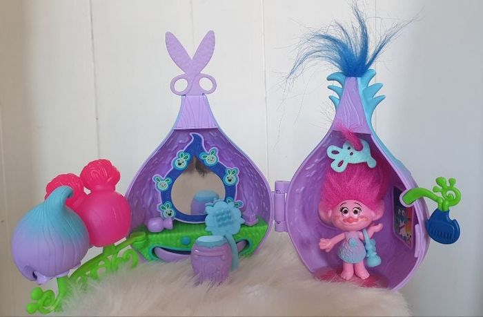 Maison les trolls poppy et tous ses accessoires coiffure neuf