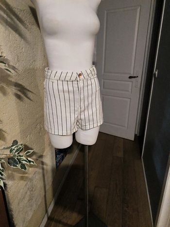 Short taille haute Bershka taille 38