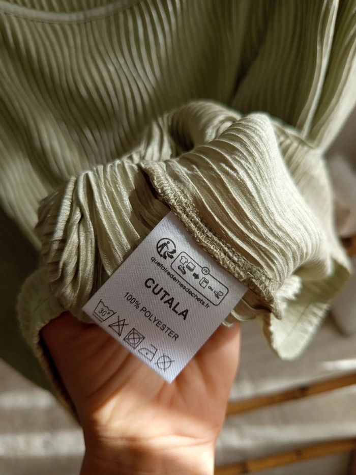 Top court plissé satiné Vert Afibel Cutala taille 38 / 40 neuf - photo numéro 4