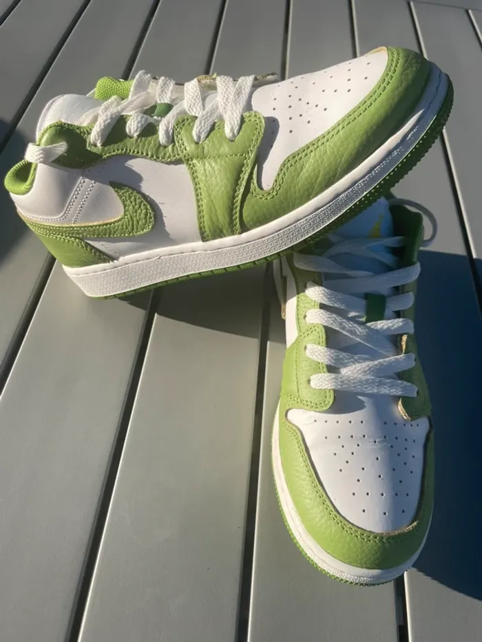 Baskets Air Jordan 1 Low vert et blanc