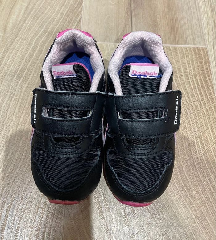 Baskets noires et roses Reebok t.22 - photo numéro 5