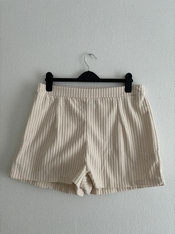 Short beige
