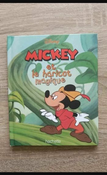 livre Mickey et le haricot magique Disney Hachette Très bon état