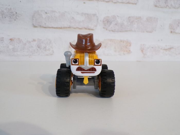 Monster Trucks - Bump Bumperman - Cowboy - Les monstres Machines (J5) - photo numéro 4