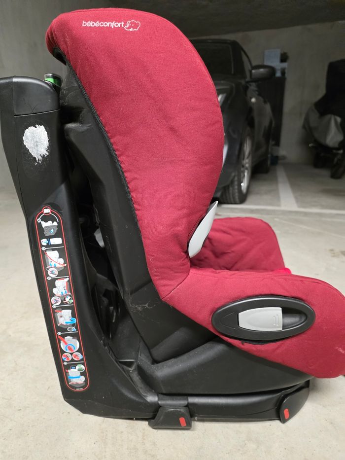 Sièges auto bébé confort peu utilisé - photo numéro 4