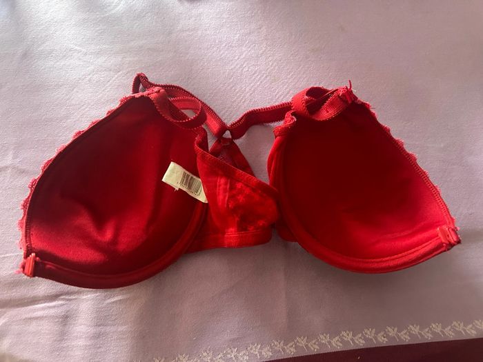 Soutien gorge rouge 85D - photo numéro 6