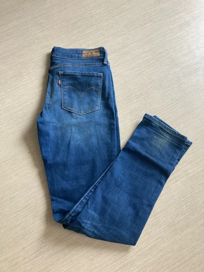 Jean Levi’s demi curve 27x32