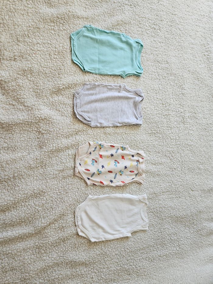 Lot de vêtements 3 mois. - photo numéro 2