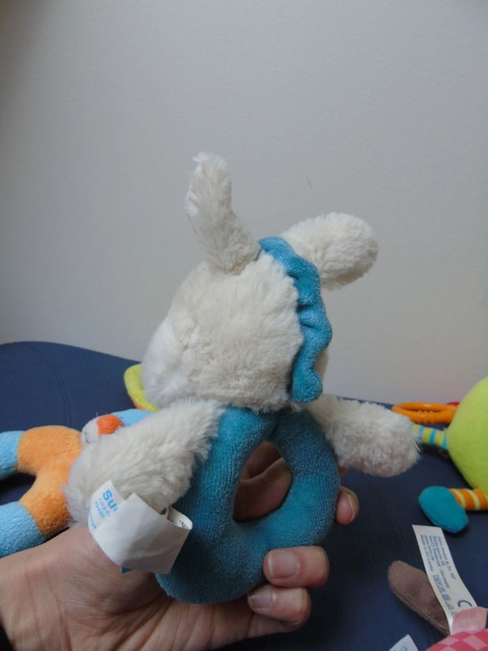 Lot de 3 doudous hochets et 1 peluche musicale - photo numéro 3