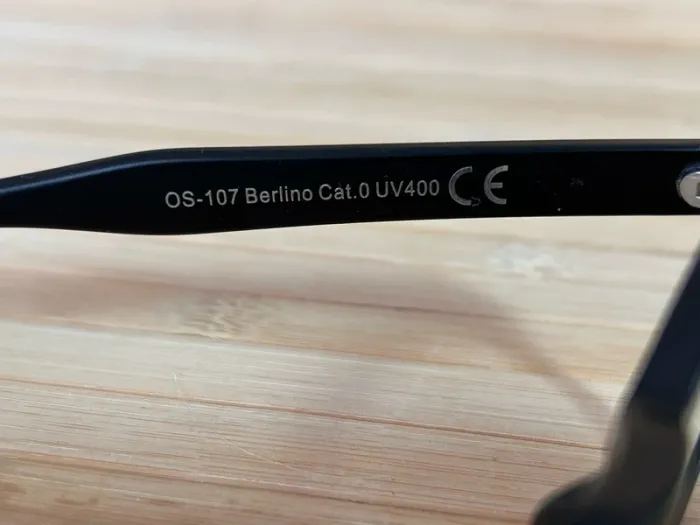 Paire de lunettes de soleil P*6 - photo numéro 5