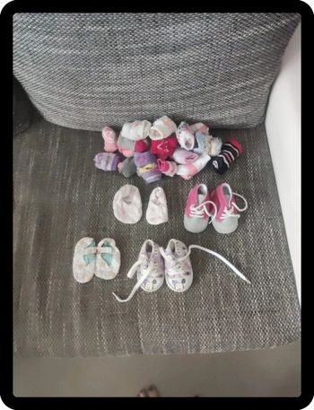 Lot chaussures naissance + chaussettes